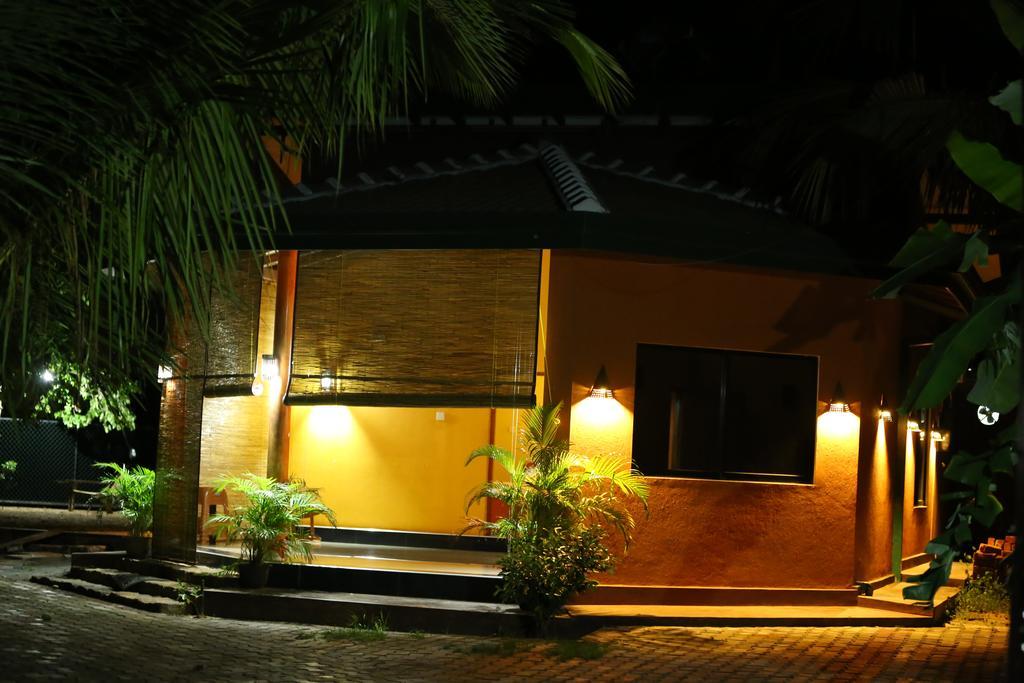 Moon Light Guest House Тисамахарама Екстериор снимка