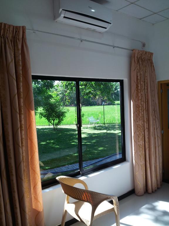 Moon Light Guest House Тисамахарама Екстериор снимка