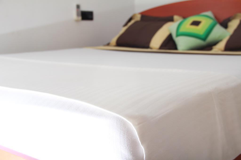 Moon Light Guest House Тисамахарама Екстериор снимка