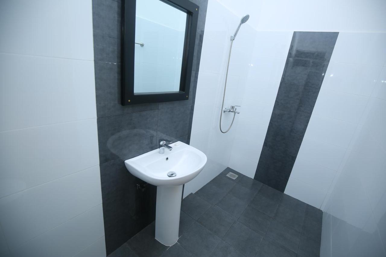Moon Light Guest House Тисамахарама Екстериор снимка